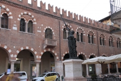 Italie-Toussaint-2021_0405-Piazza-delle-Erbe-Domus-Mercatorum
